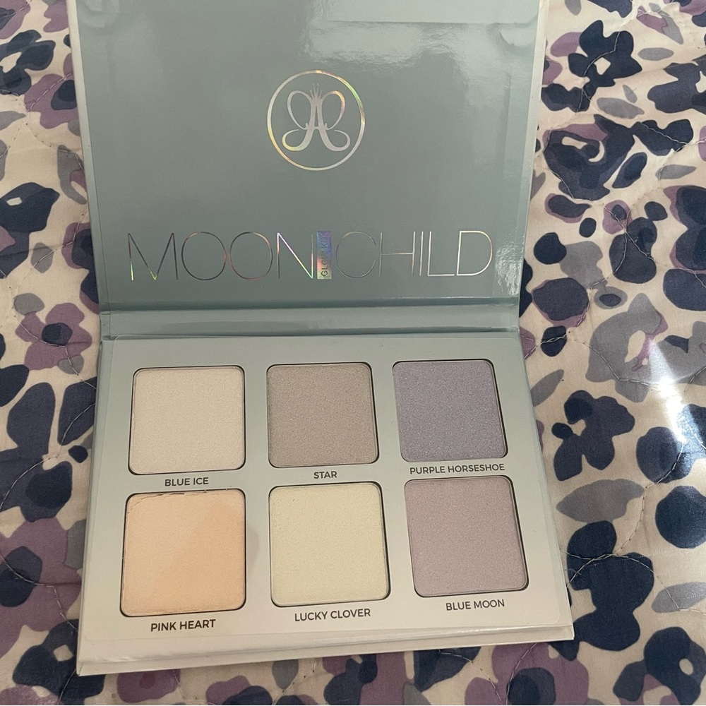 Moon Child Glow Kit - BRAND NEW EYE SHADOW PALLET